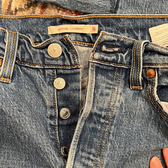 Wedgie Straight Levi Jeans - Picture 7 of 7